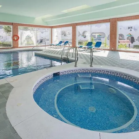 Casa Soleada - Beautiful Villa, Corner By Pools, Facilities,full Kitchen, 3 Terraces, Internet בית נופש מארבלה