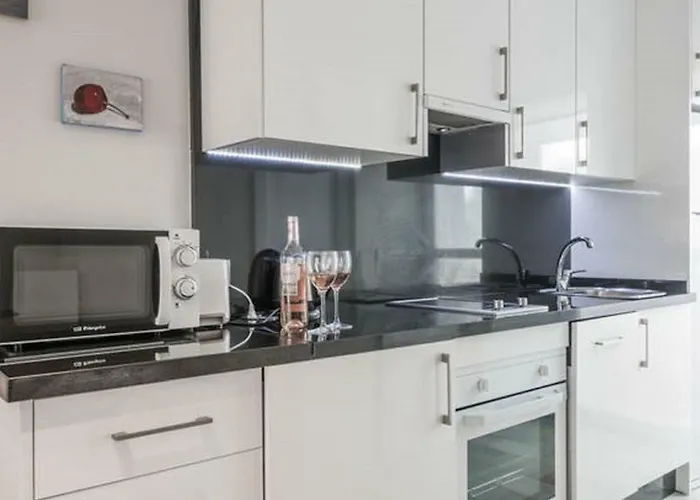 Casa Soleada - Beautiful Villa, Corner By Pools, Facilities,full Kitchen, 3 Terraces, Internet * Marbella