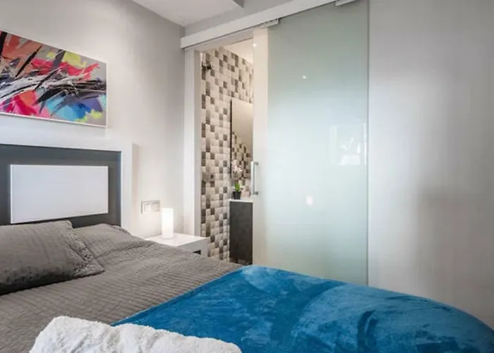 Semesterbostad Casa Soleada - Beautiful Villa, Corner By Pools, Facilities,full Kitchen, 3 Terraces, Internet Marbella