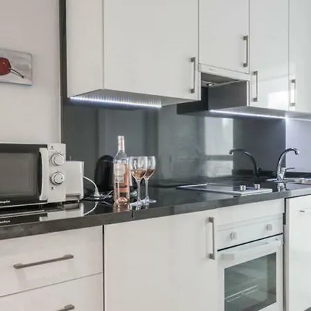 Casa Soleada - Beautiful Villa, Corner By Pools, Facilities,full Kitchen, 3 Terraces, Internet * Marbellac
